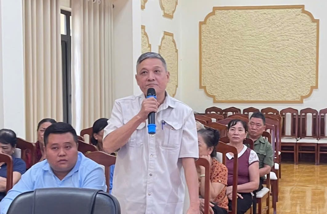 Chính quyền và Ban Giám đốc Bệnh viện lắng nghe ý kiến của Nhân dân